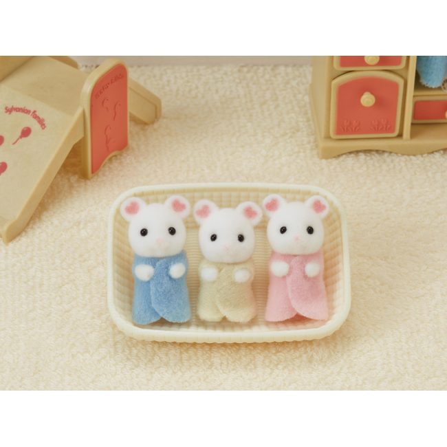 THE SYLVANIAN FAMILIES:MARSHMALLOW MOUSE TRIPLETS THE SYLVANIAN FAMILIES:MARSHMALLOW MOUSE TRIPLETS