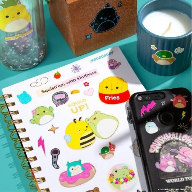 SQUISHMALLOWS STICKER BOOK 2000+ ΑΥΤΟΚΟΛΛΗΤΑ HG224701