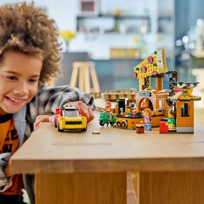 LEGO CITY PIZZA DELIVERY EXPERIENCE WITH VEHICLES LEGO CITY PIZZA DELIVERY EXPERIENCE WITH VEHICLES