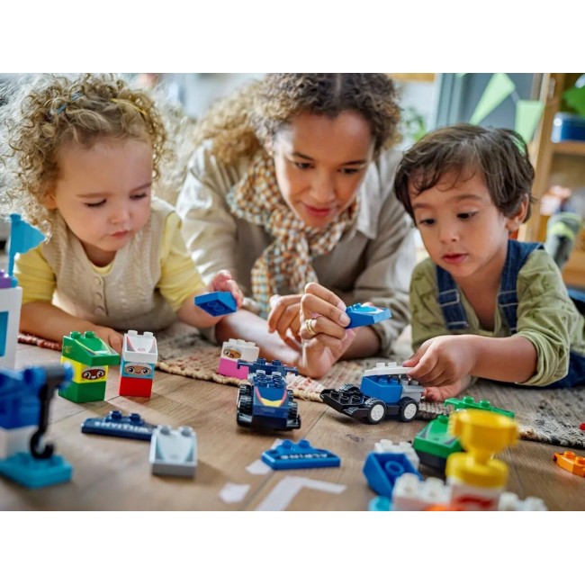 LEGO DUPLO F1 TEAM RACE CARS AND DRIVERS LEGO DUPLO F1 TEAM RACE CARS AND DRIVERS