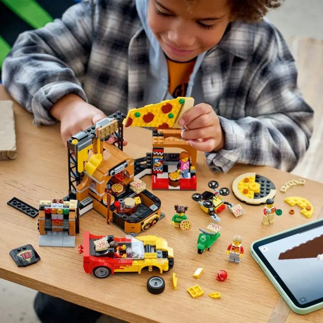 LEGO CITY PIZZA DELIVERY EXPERIENCE WITH VEHICLES LEGO CITY PIZZA DELIVERY EXPERIENCE WITH VEHICLES