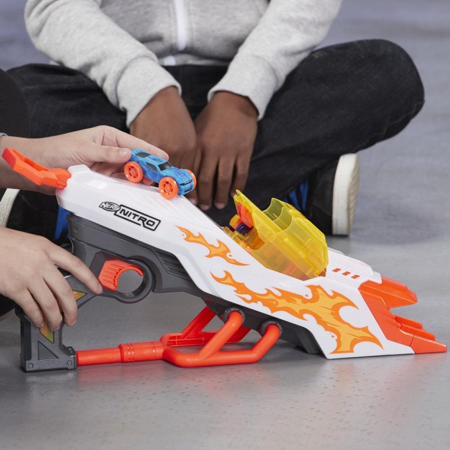 NERF NITRO DOUBLECLUTCH INFERNO NERF NITRO DOUBLECLUTCH INFERNO