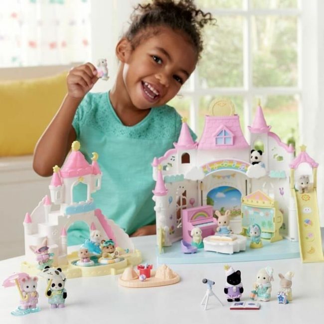SYLVANIAN FAMILIES: ΦΙΛΑΡΑΚΙΑ ΒΡΕΦΟΝΗΠΙΑΚΟΥ ΣΤΑΘΜΟΥ - Η ΠΑΡΕΑ ΤΩΝ ΤΡΙΩΝ ΔΙΑΣΚΕΔΑΖΕΙ ΣΤΗΝ ΠΙΣΙΝΑ (5749) SYLVANIAN FAMILIES: ΦΙΛΑΡΑΚΙΑ ΒΡΕΦΟΝΗΠΙΑΚΟΥ ΣΤΑΘΜΟΥ - Η ΠΑΡΕΑ ΤΩΝ ΤΡΙΩΝ ΔΙΑΣΚΕΔΑΖΕΙ ΣΤΗΝ ΠΙΣΙΝΑ (5749)