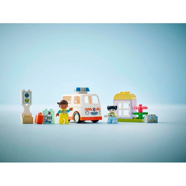 LEGO DUPLO ΑΣΘΕΝΟΦΟΡΟ ΚΑΙ ΟΔΗΓΟΣ LEGO DUPLO ΑΣΘΕΝΟΦΟΡΟ ΚΑΙ ΟΔΗΓΟΣ