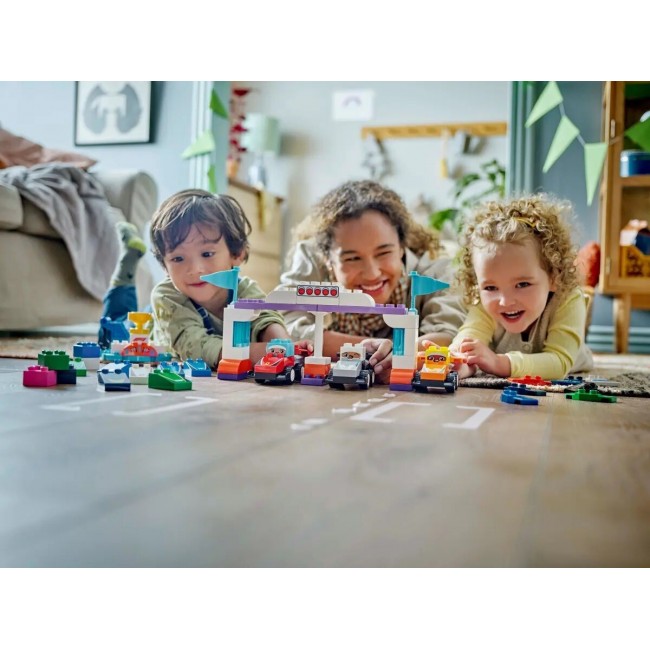 LEGO DUPLO F1 TEAM RACE CARS AND DRIVERS LEGO DUPLO F1 TEAM RACE CARS AND DRIVERS