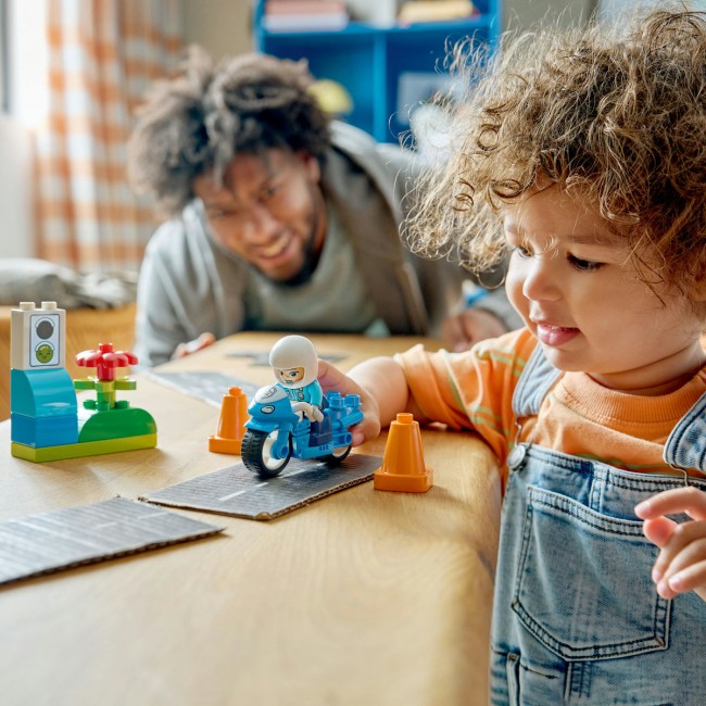 LEGO DUPLO ΜΠΛΕ ΑΣΤΥΝΟΜΙΚΗ ΜΟΤΟΣΥΚΛΕΤΑ LEGO DUPLO ΜΠΛΕ ΑΣΤΥΝΟΜΙΚΗ ΜΟΤΟΣΥΚΛΕΤΑ
